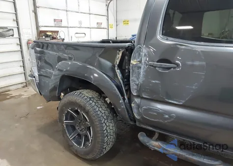 2015 Toyota Tacoma Base V6 z USA, uszkodzony, nr VIN 3TMLU4EN9FM206890